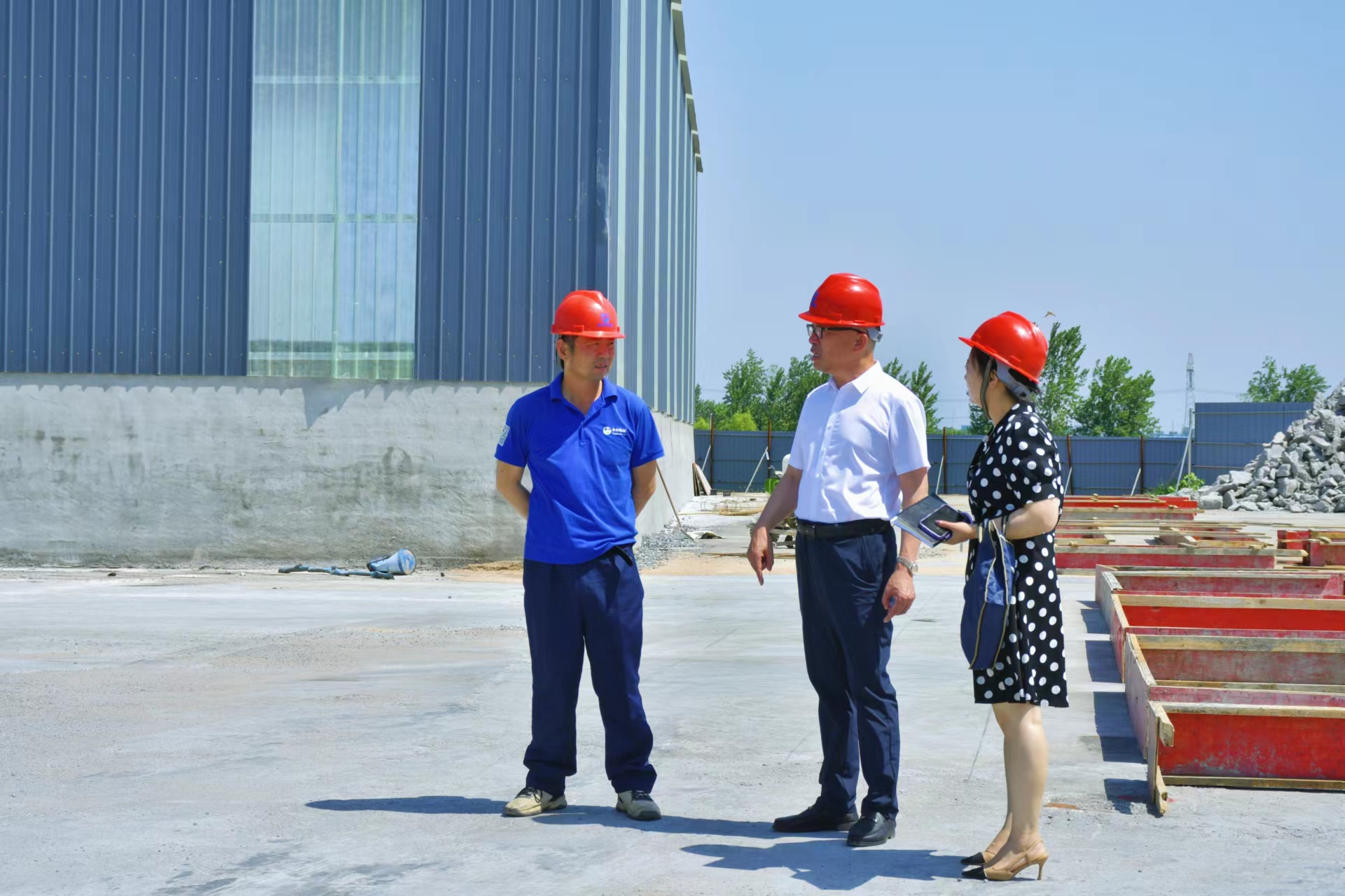 河南永和建设集团董事长孔德稳视察了集团旗下分公司城阳城沥青混凝土拌合站项目，并作出了重要指示